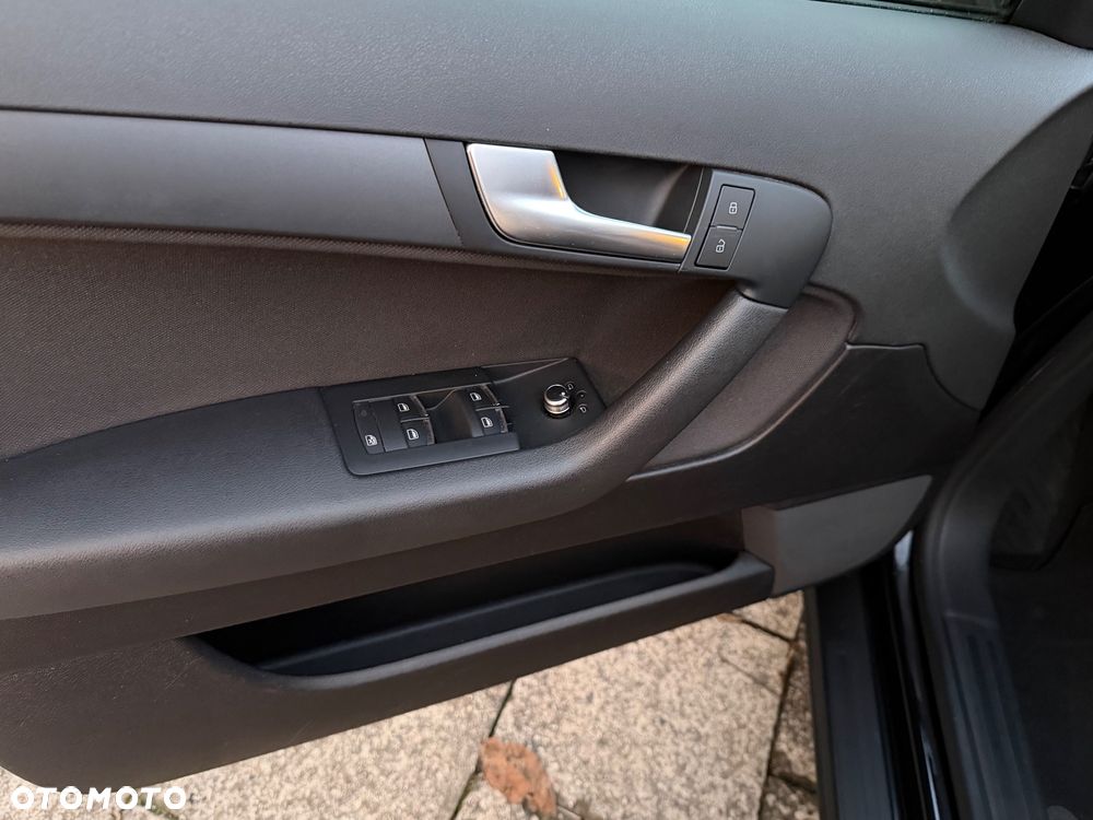 Audi A3 Sportback 2.0 TDI DPF S tronic Ambiente - 4