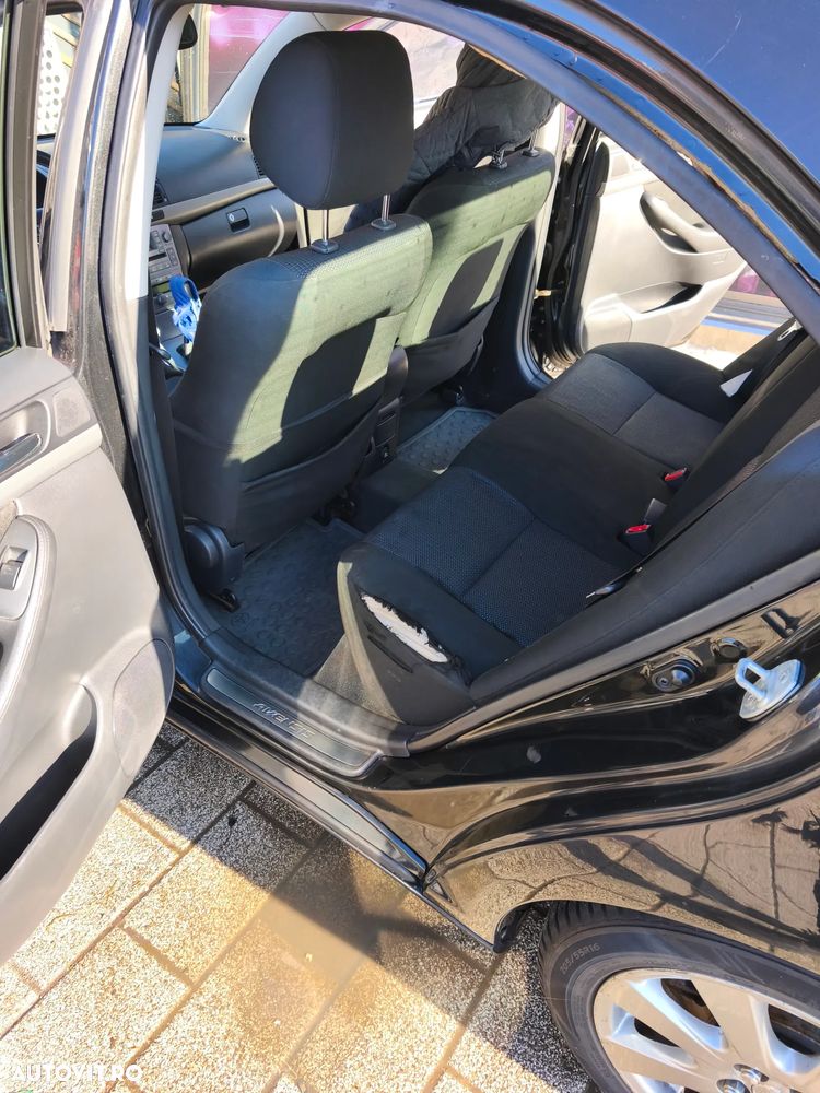 Toyota Avensis 1.8 Comfort - 12