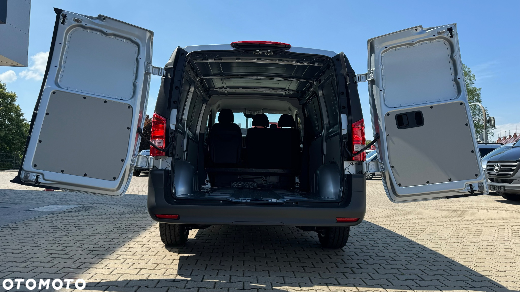 Mercedes-Benz Vito 112e eVito Furgon długi - 8