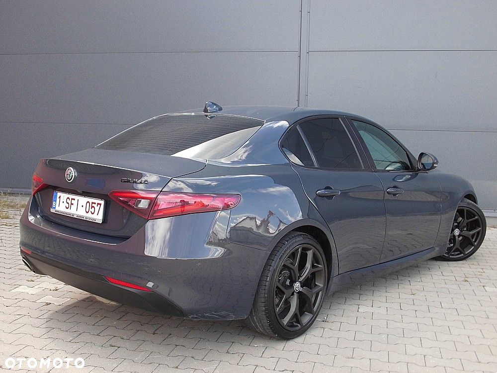 Alfa Romeo Giulia 2.2 AT8 Business - 5