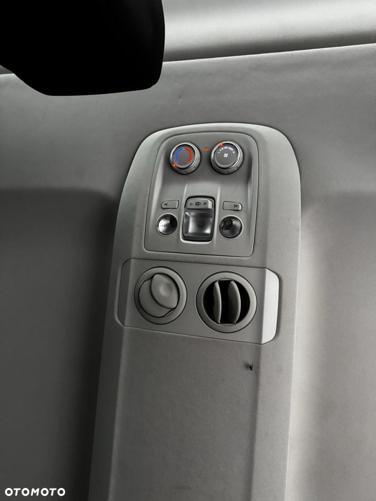 Opel Vivaro - 8