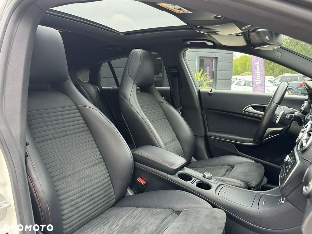 Mercedes-Benz CLA 250 4Matic 7G-DCT AMG Line - 23