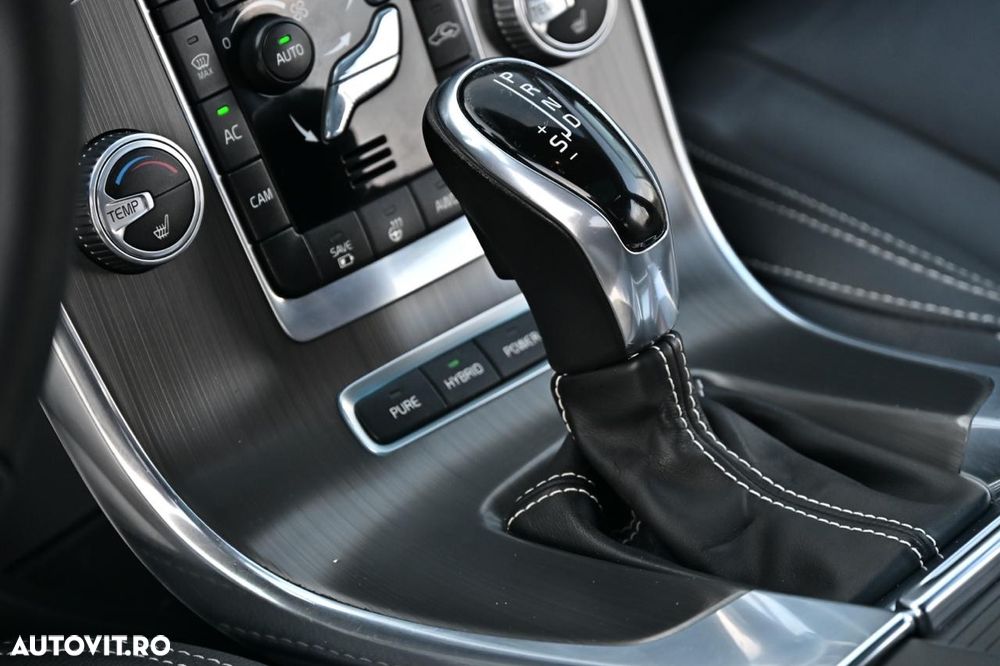 Volvo V60 D6 Plug-In-Hybrid AWD Geartronic Summum - 23