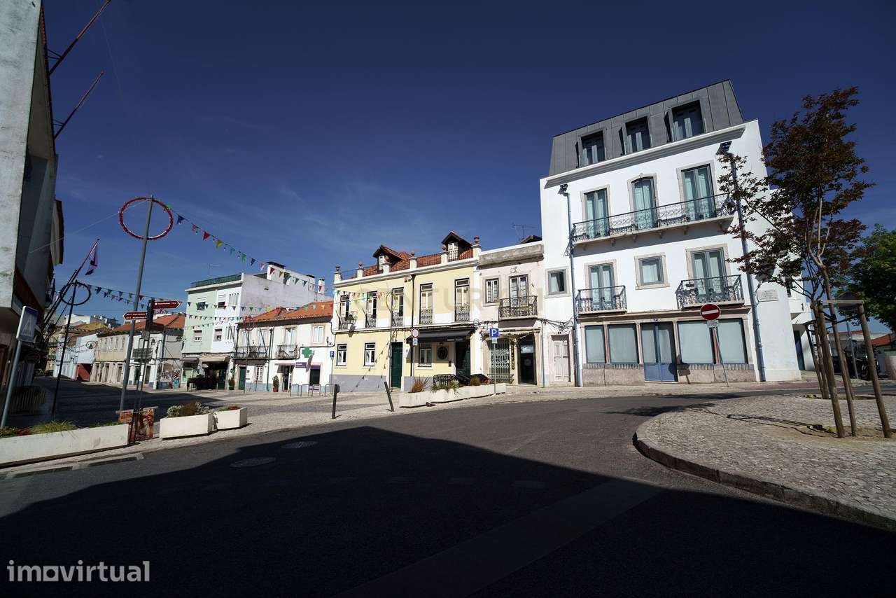 Edifício de Charme com Projecto de Recuperação - Almada - Grande imagem: 3/53