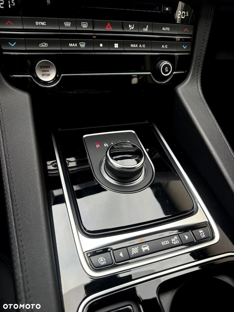 Jaguar F-Pace 2.0 i4P AWD Portfolio - 11