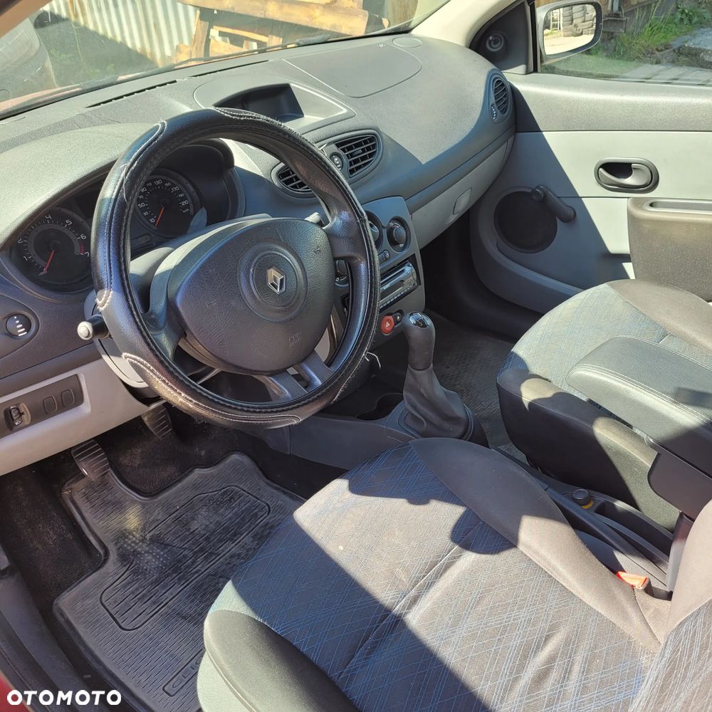 Renault Clio - 7