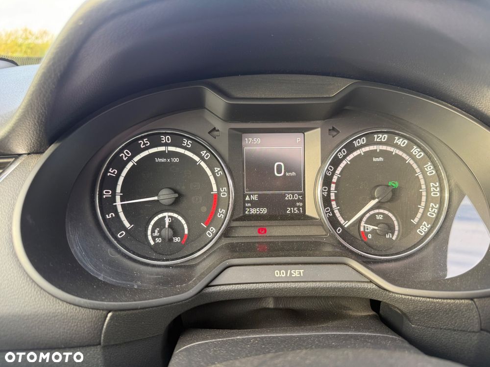 Skoda Octavia 2.0 TDI DSG RS - 13