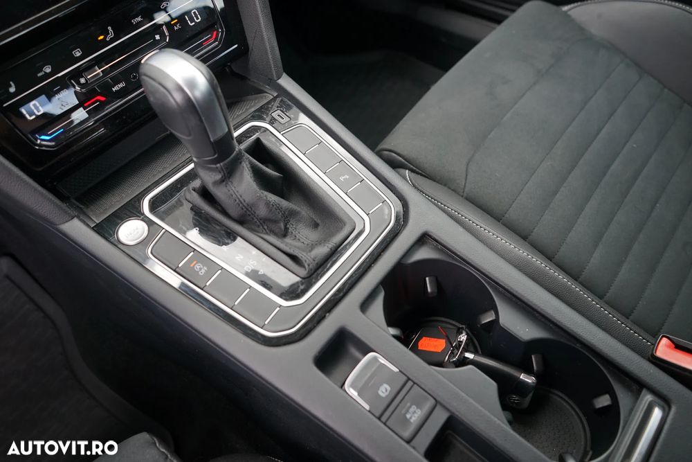 Volkswagen Passat 2.0 TDI DSG 4Mot Highline - 24