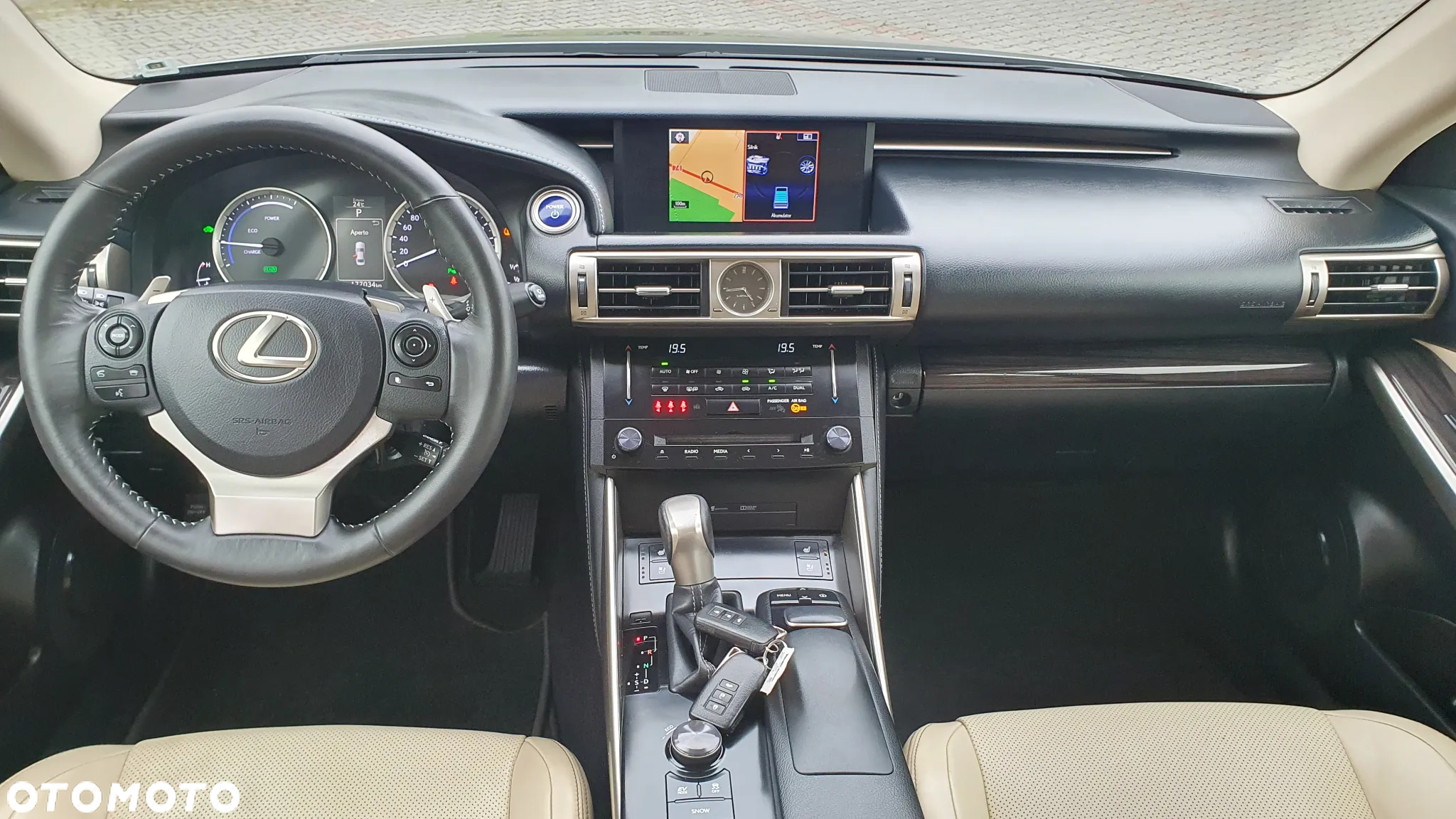 Lexus IS 300h Business Edition - 3