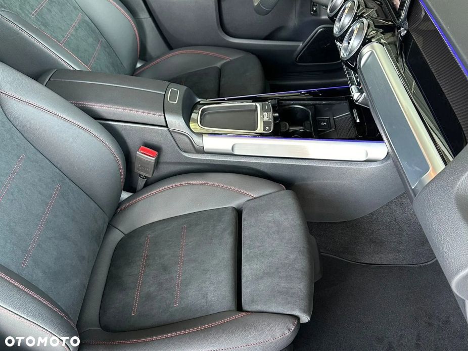 Mercedes-Benz GLB 200 AMG Line 7G-DCT - 11