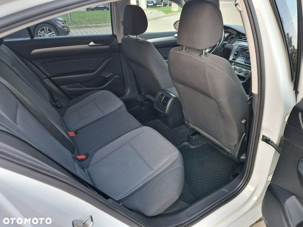 Volkswagen Passat - 29