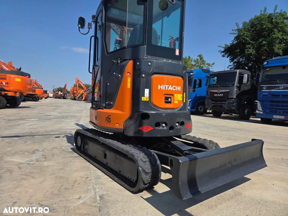 Hitachi ZX33U-6, 2023, 1.905 ore, Masa operationala 3,7 tone, CUPLA RAPIDA HIDRAULICA si 3 CUPE NOI, Lama nivelare, ad sapare 3,5m, latime 1,55m, aer conditionat, antifurt, inst picon, ridica 2,7t, posibil leasing 4 ani, PROMOTIE 36.900 EUR+Tva - 3