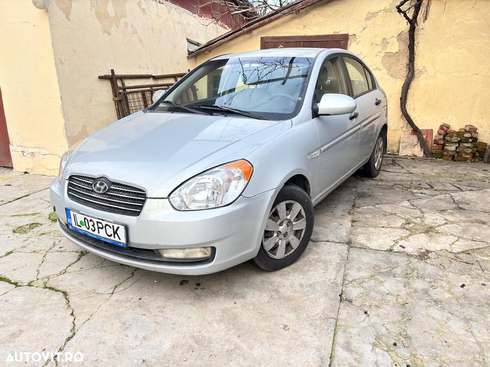 Hyundai Accent - 1