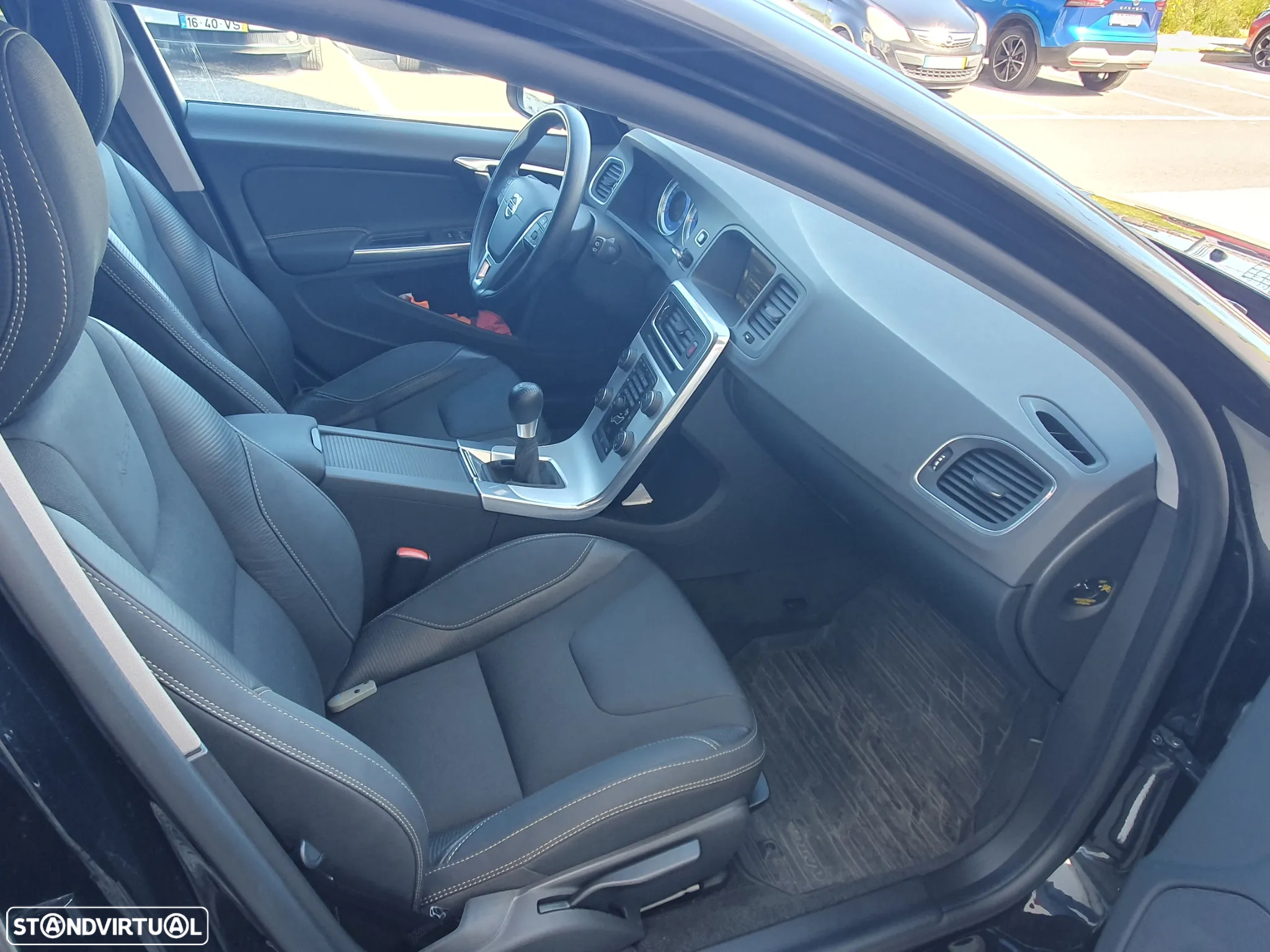 Volvo V60 2.0 D4 R-Design Start/Stop - 10