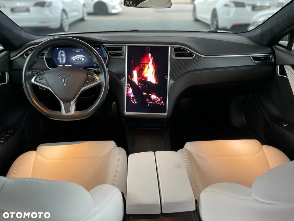 Tesla Model S - 9