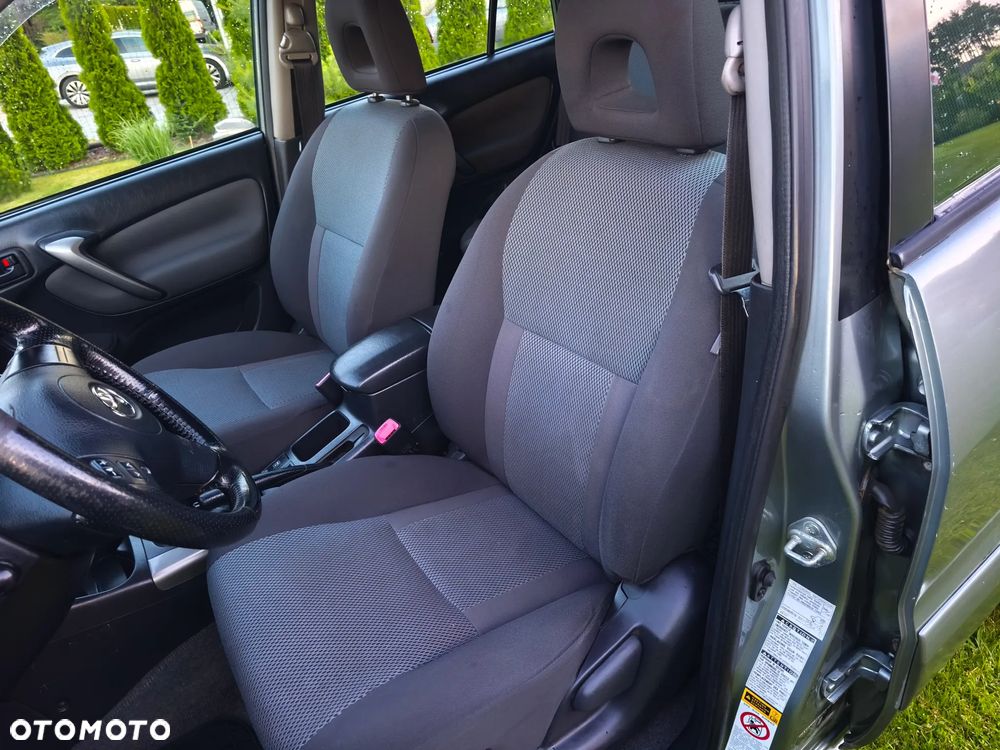 Toyota RAV4 2.0 D-4D 4x4 - 16