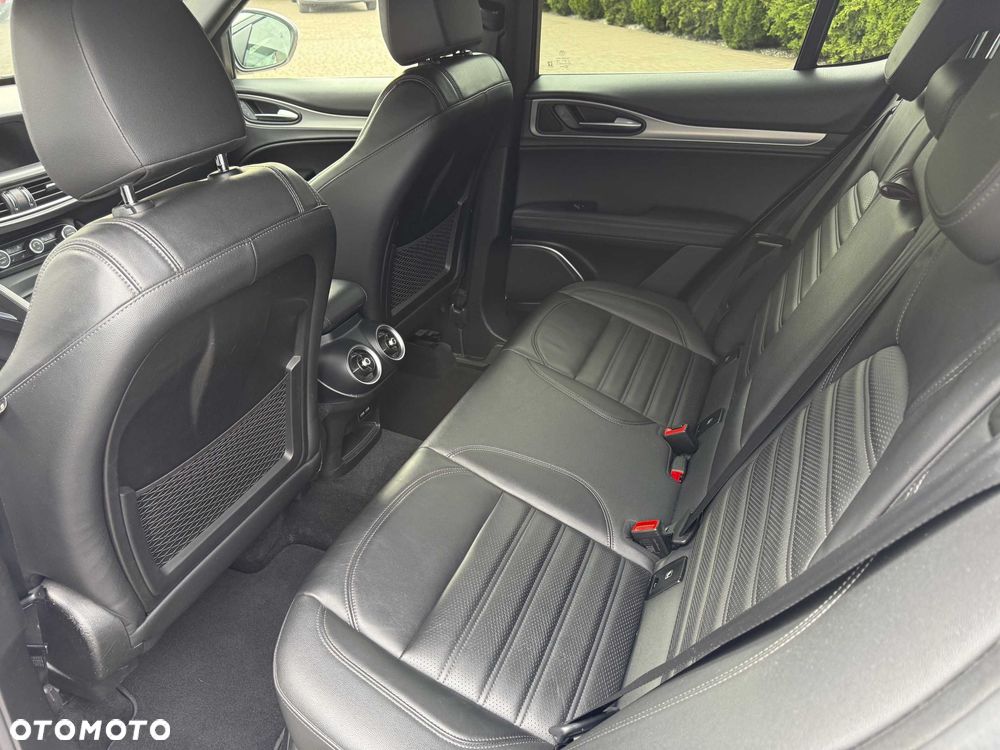 Alfa Romeo Stelvio - 6