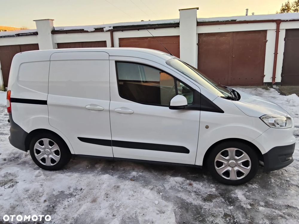 Ford Transit Courier - 4