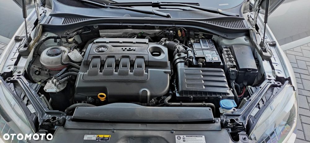 Skoda Superb 2.0 TDI DSG Ambition - 32