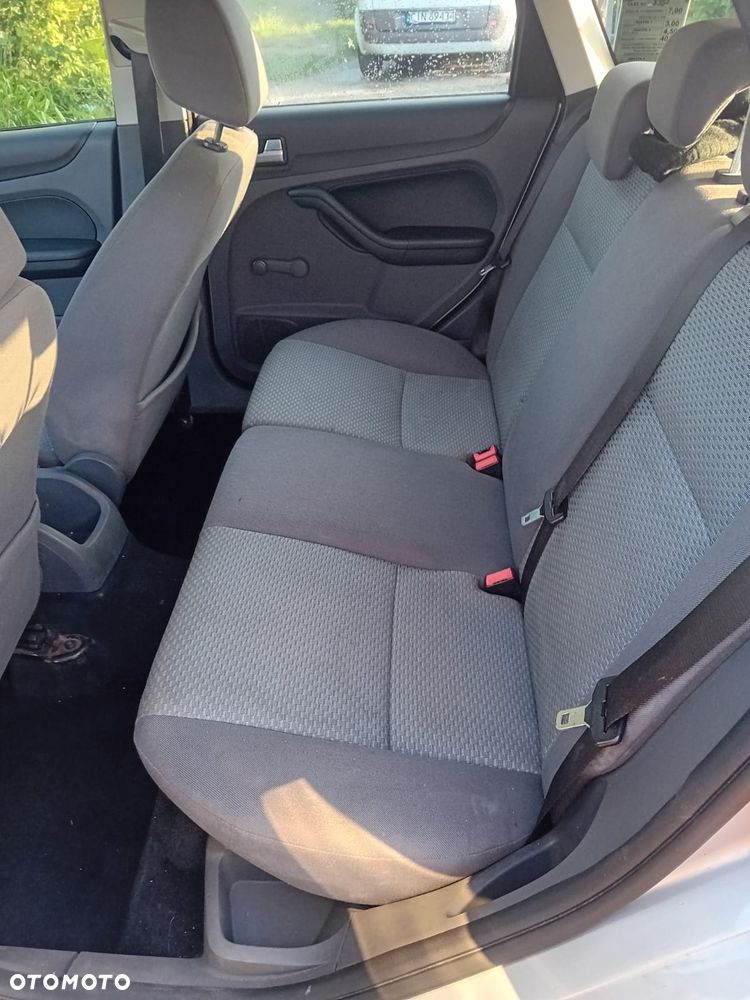 Ford Focus 1.4 Ambiente - 8