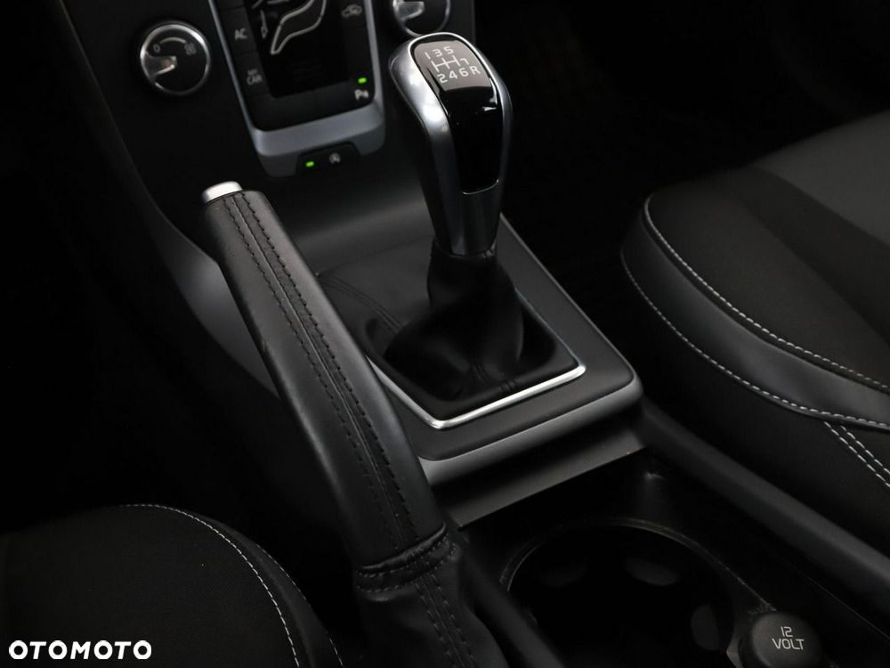 Volvo V40 T2 Momentum - 29