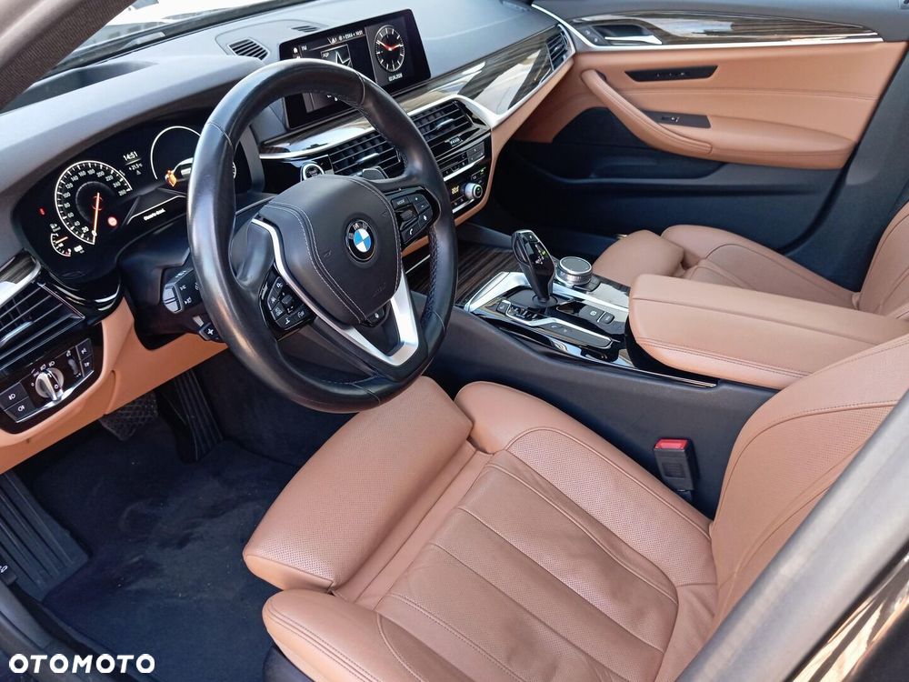 BMW Seria 5 520d Sport Line - 10