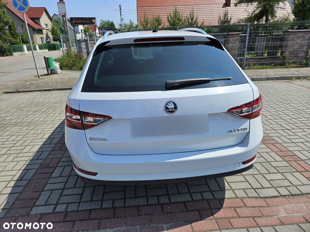 Skoda Superb 2.0 TDI L&K DSG - 9