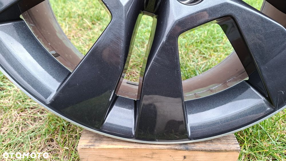 Felga Aluminiowa 17 Skoda Yeti 5x112 ET 45 5L0601025S - 3