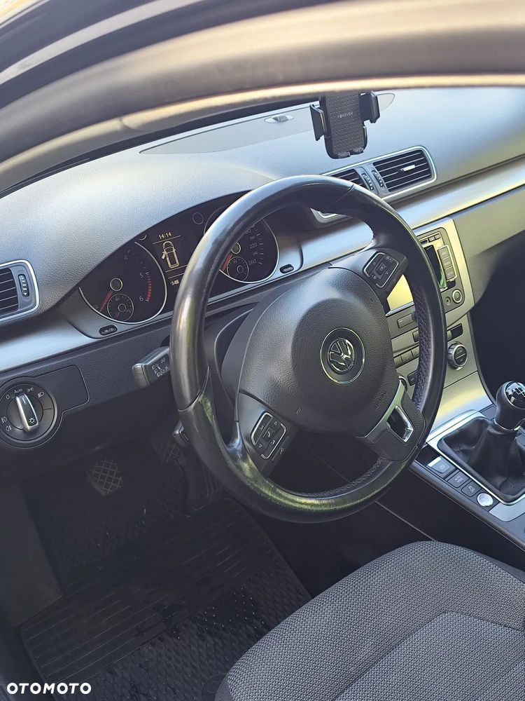 Volkswagen Passat - 18