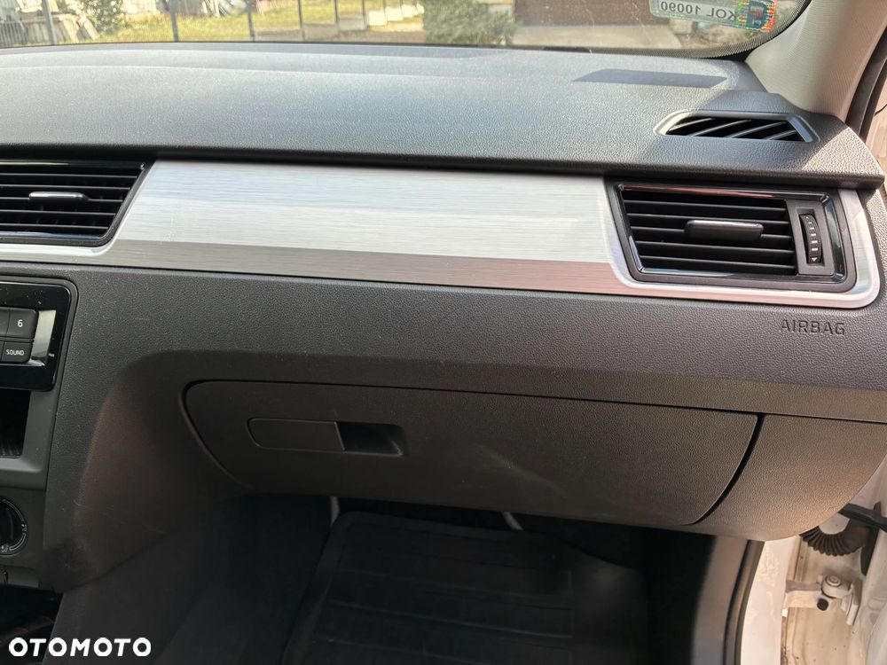 Skoda RAPID 1.2 TSI Ambition - 18