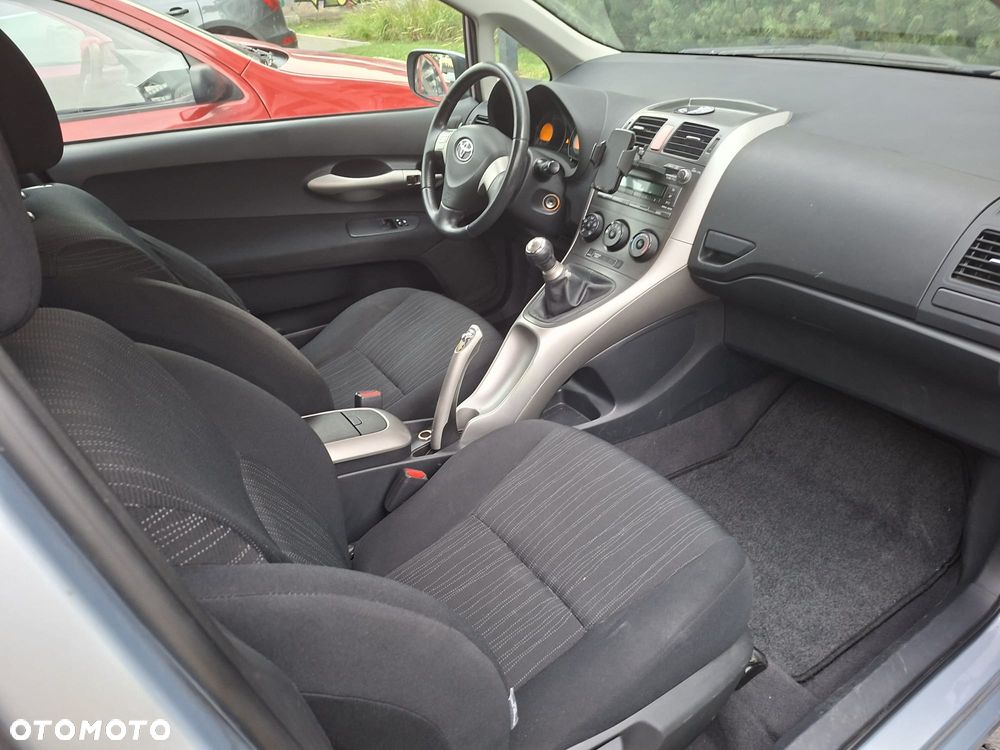 Toyota Auris - 11