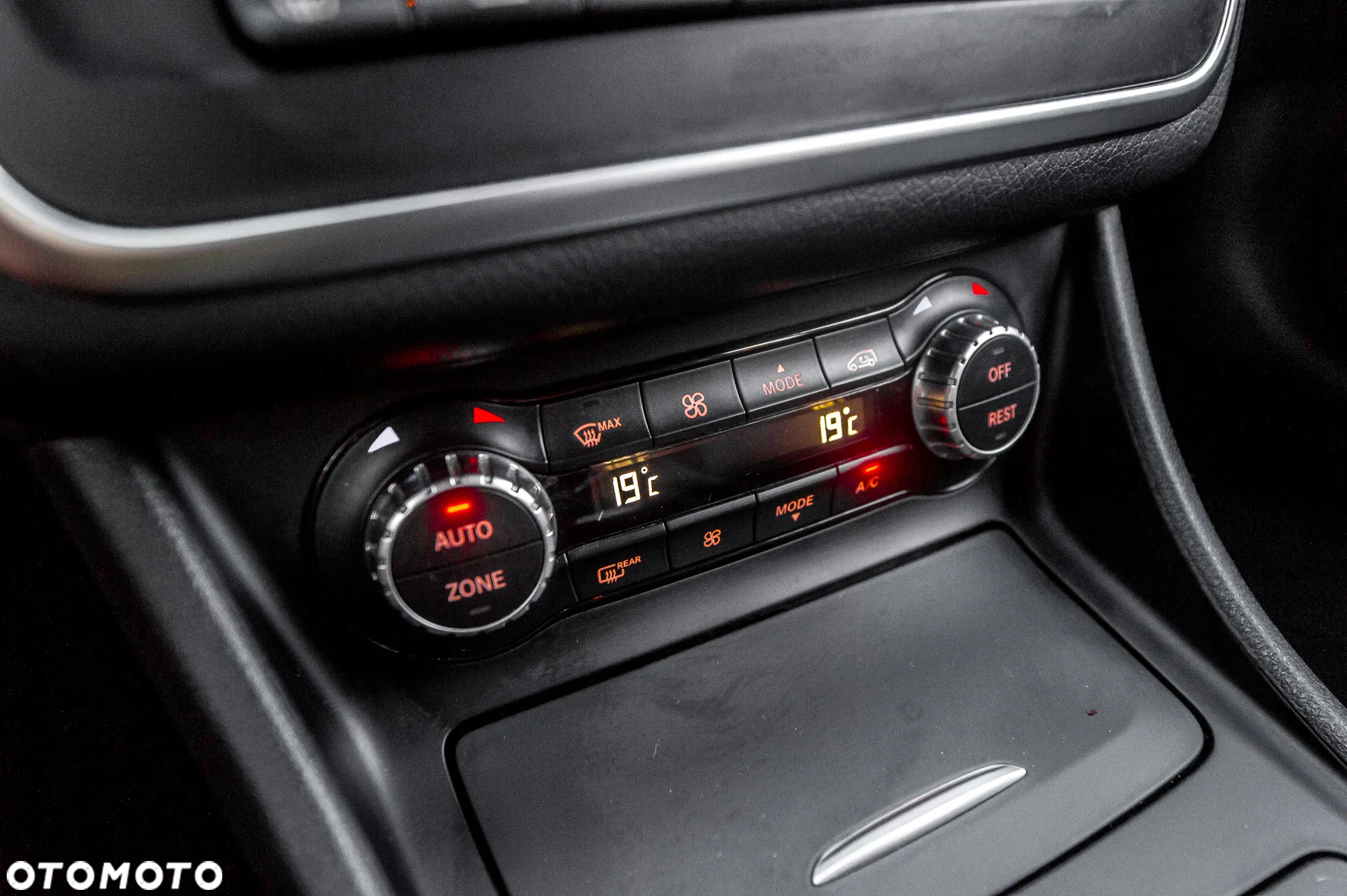 Mercedes-Benz Klasa A 250 4Matic 7G-DCT AMG Line - 35