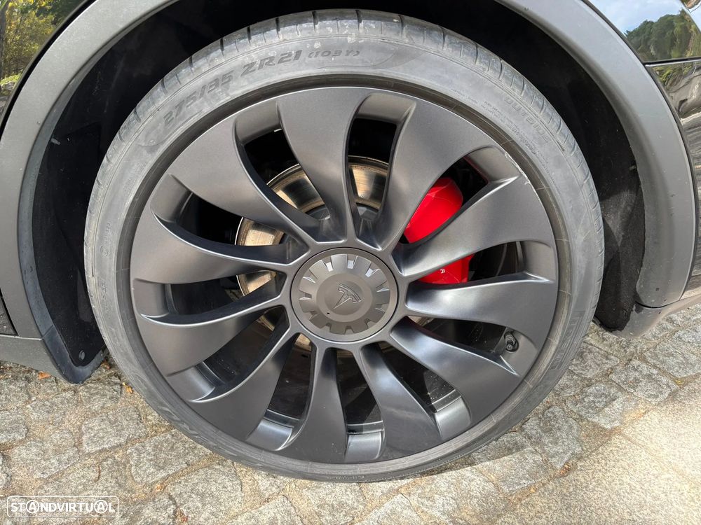 Tesla Model Y - 16