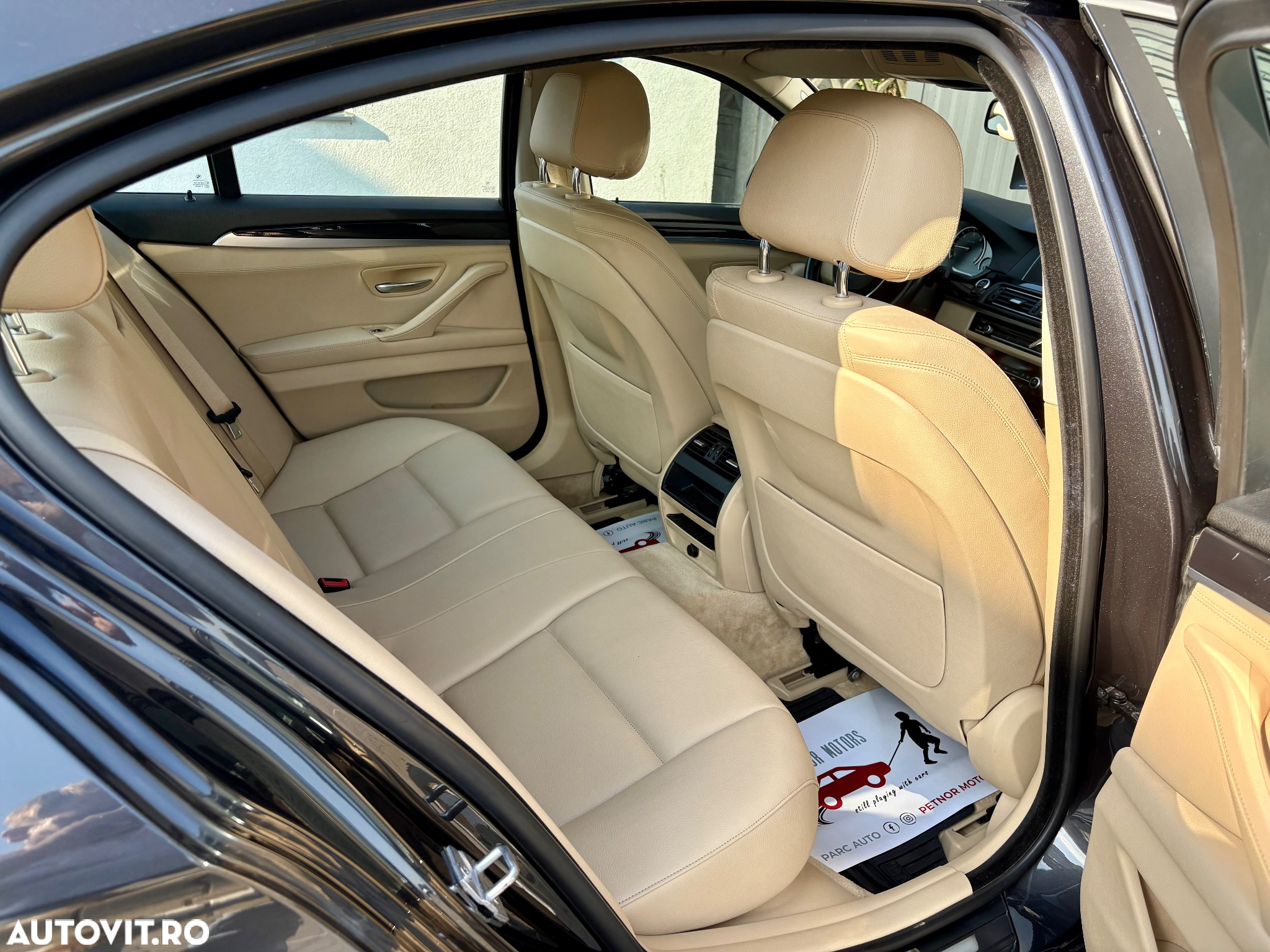 BMW Seria 5 518d - 27
