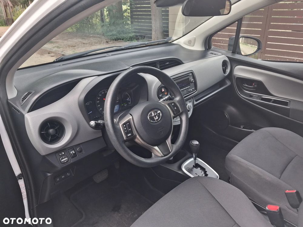 Toyota Yaris Hybrid 100 Active - 10