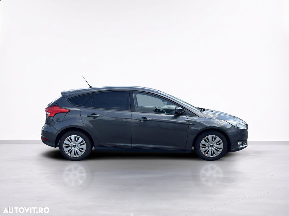 Ford Focus - 8