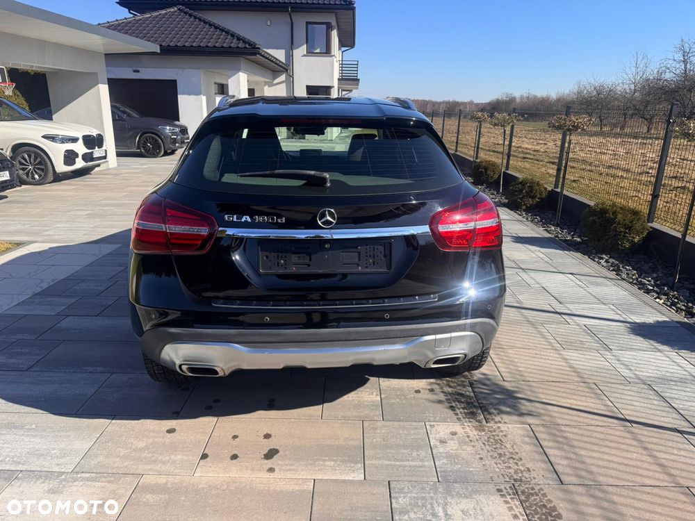 Mercedes-Benz GLA 180 d - 14