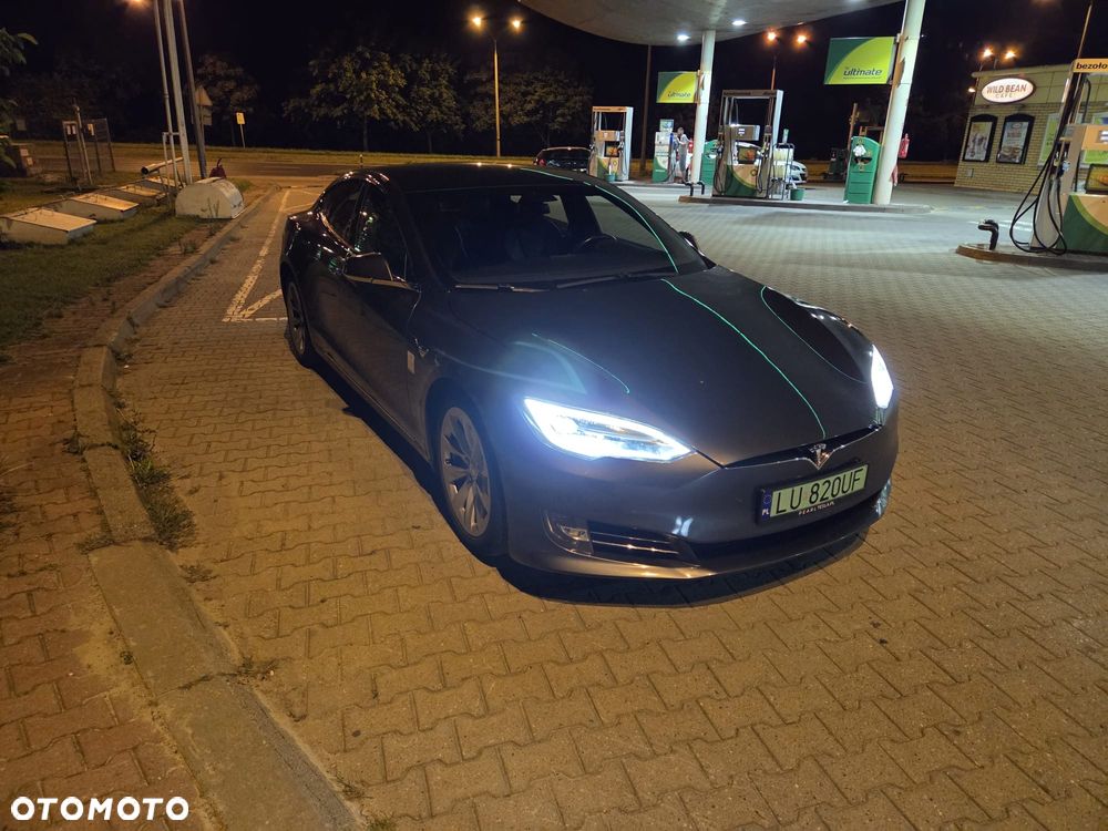 Tesla Model S - 12