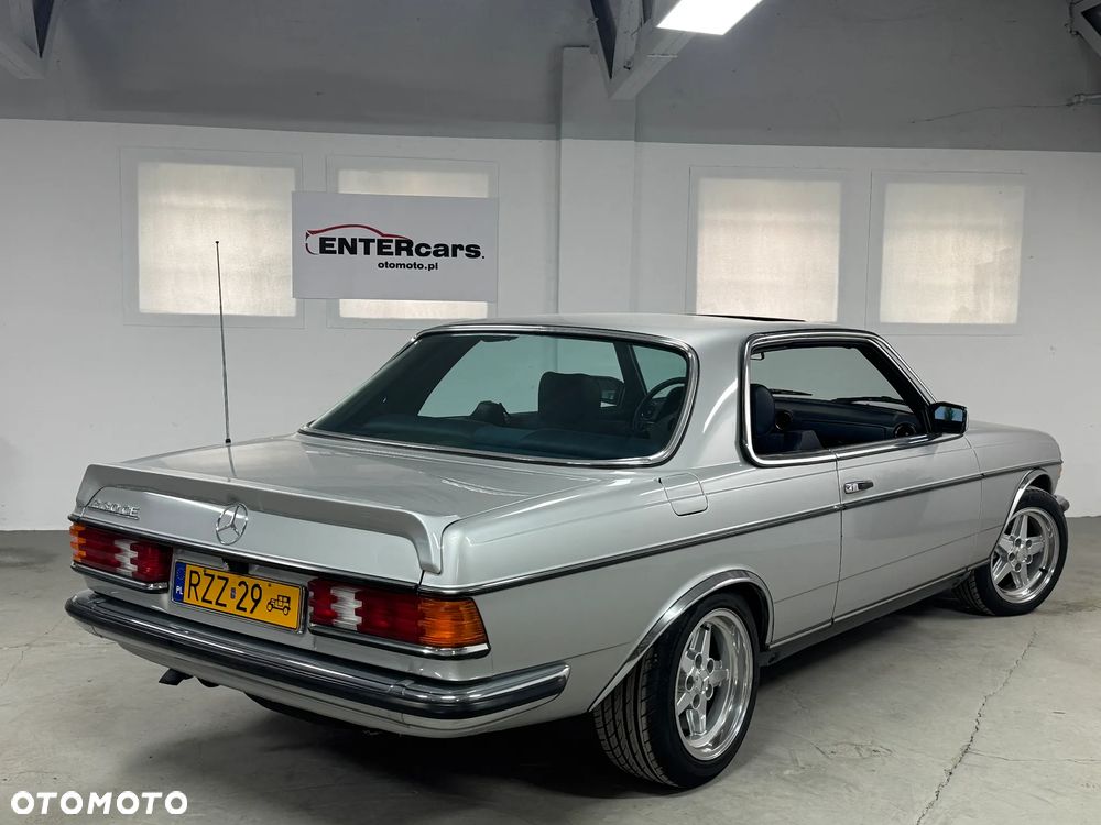 Mercedes-Benz W123 - 25