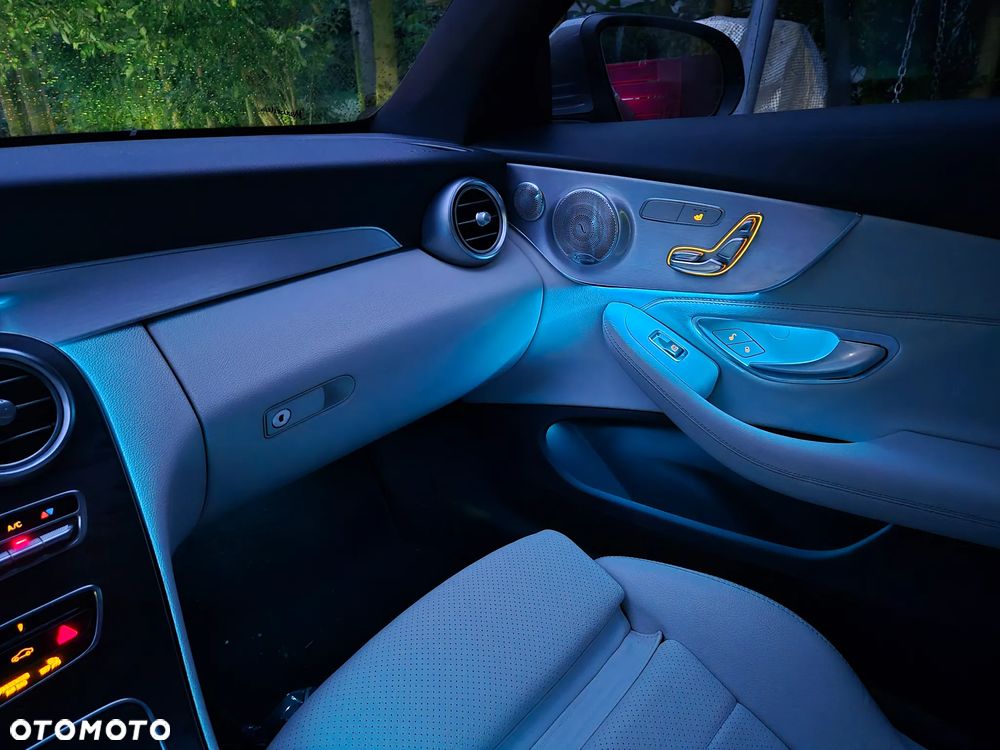 Mercedes-Benz Klasa C 300 9G-TRONIC AMG Line - 38