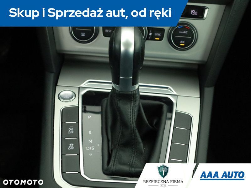 Volkswagen Passat - 14