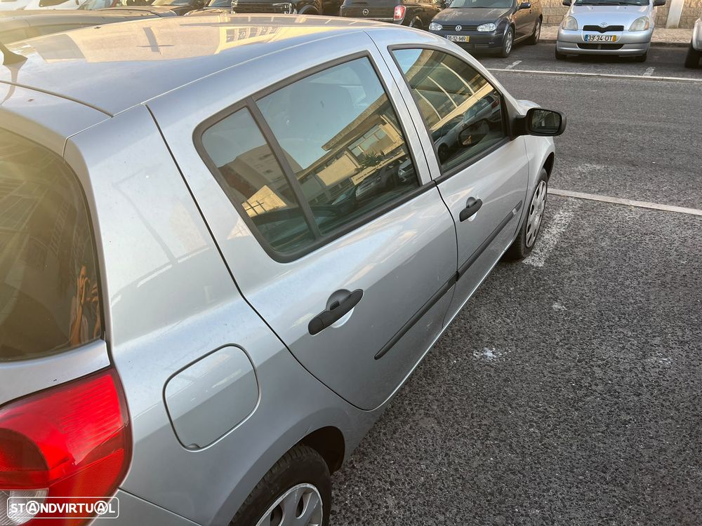 Renault Clio 1.2 16V Confort - 8