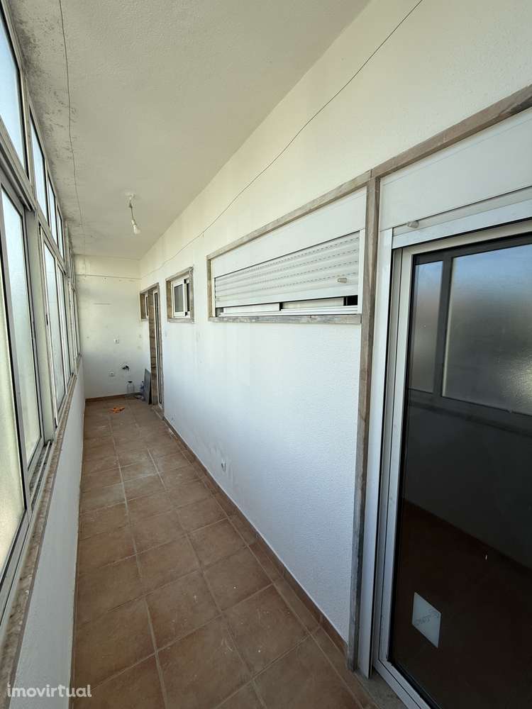 T2 Espaçoso em Excelente Localização – Em Frente ao Metro de Odivelas - Grande imagem: 2/16