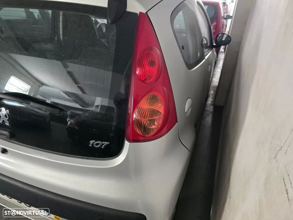 Peugeot 107 1.0 Black&Silver E5 - 6