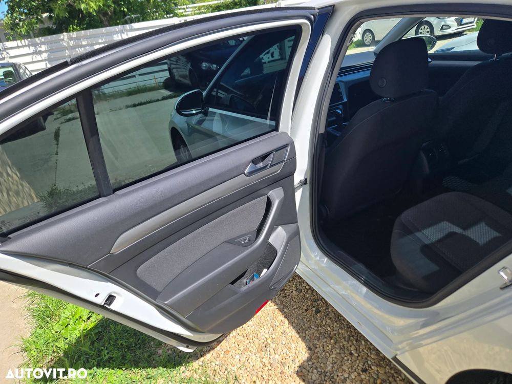 Volkswagen Passat 2.0 TDI DSG Comfortline - 9