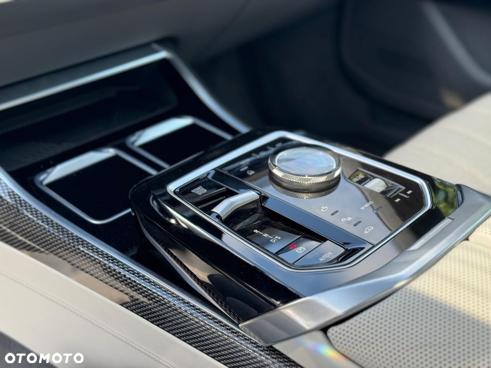 BMW Seria 7 M760e xDrive - 22