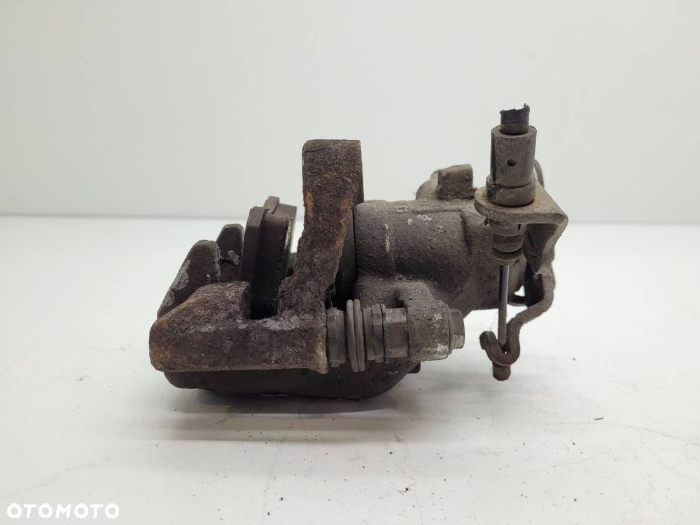 ZACISK HAMULCOWY TYŁ TYLNY PRAWY JARZMO PEUGEOT 307 1.6 HDI - 6