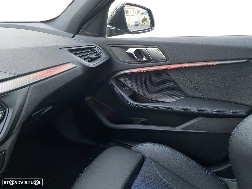 BMW 116 d Pack Desportivo M - 31