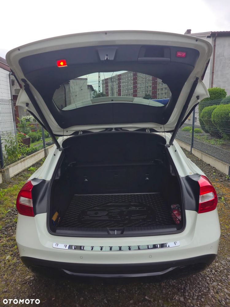 Mercedes-Benz GLA 250 4-Matic - 12