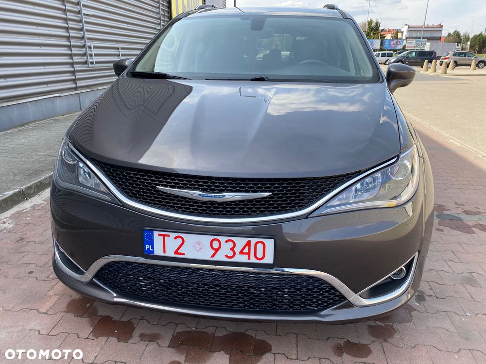 Chrysler Pacifica - 12
